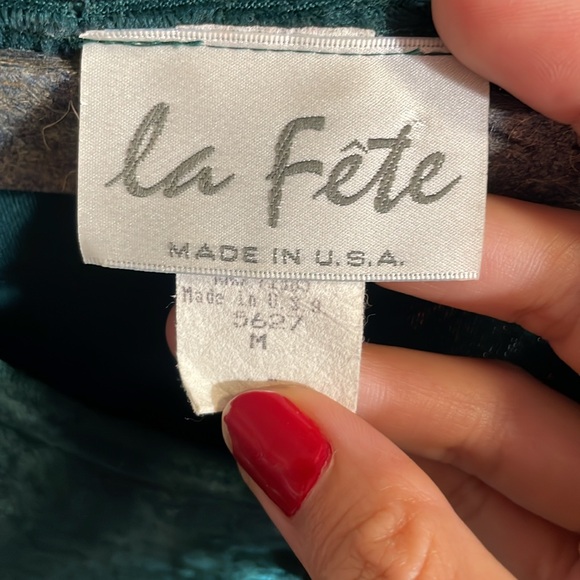 La Fête Emerald Velvet Dress - Picture 6 of 11